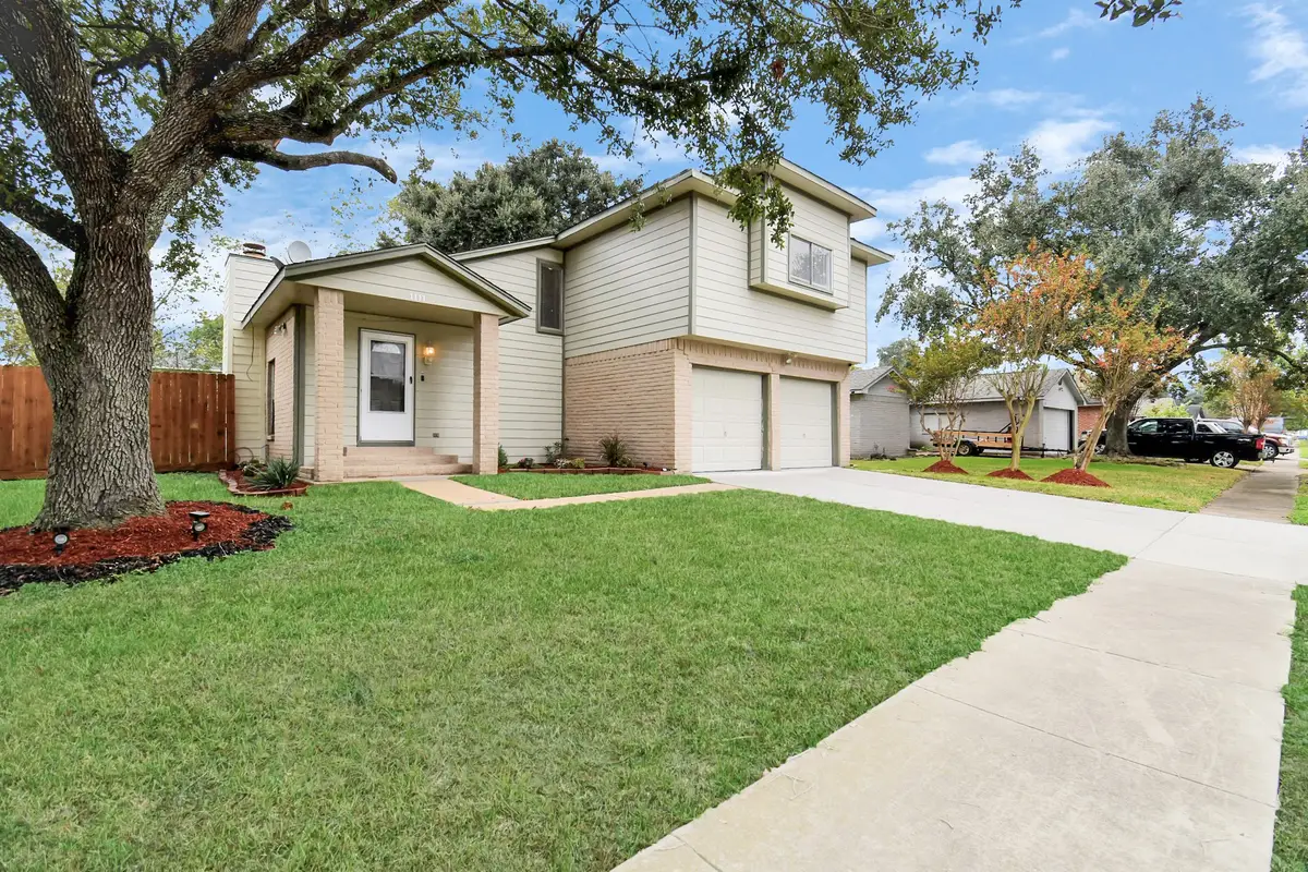 1111 W Brompton Drive, Pearland, TX 77584 - Image #1