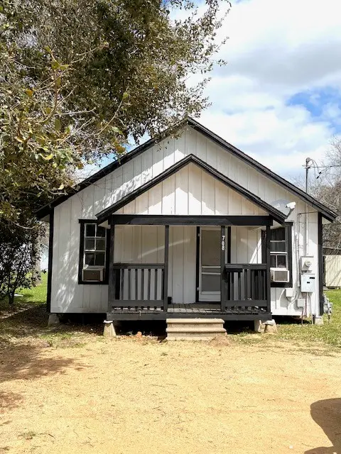708 N Wharton Street, El Campo, TX 77437 - #1