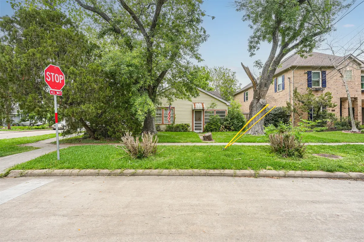 4260 Dartmouth Avenue, West University Place, TX 77005 - Image #1