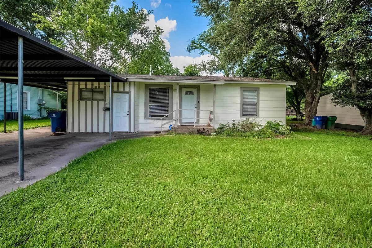 705 Akers Street, Angleton, TX 77515 - #1