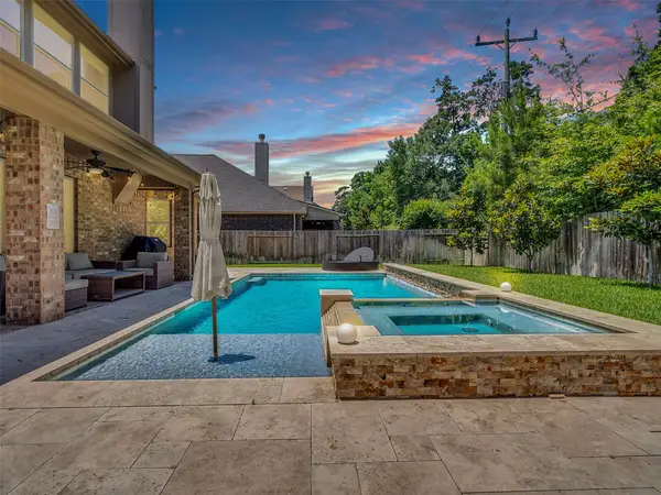 122 Deerfield Meadow Drive, Conroe, TX 77384