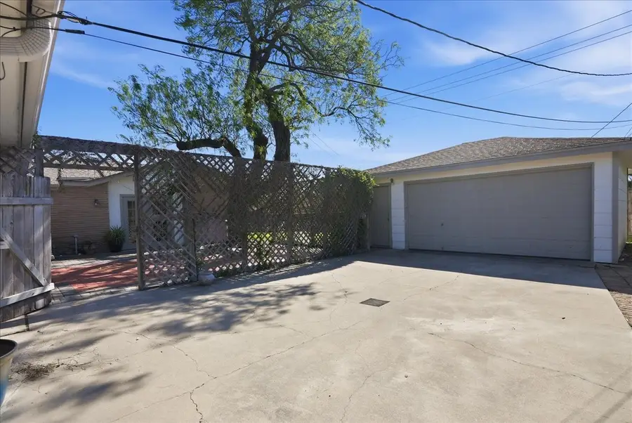 501 Dolphin Place, Corpus Christi, TX 78411 - #2