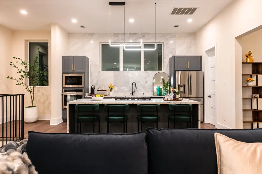 915 Thompson Street, Houston, TX 77007 - Image #2