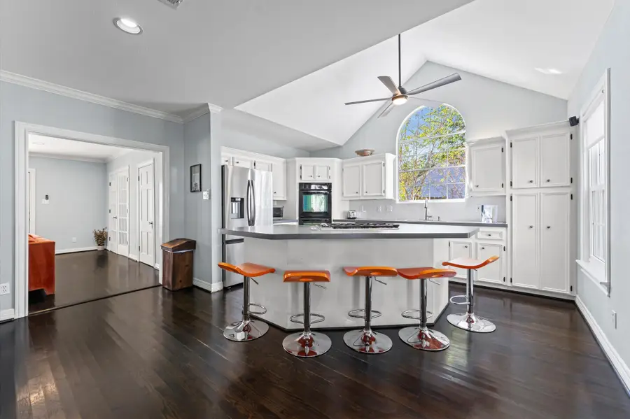 717 Sue Barnett Drive, Houston, TX 77018 - Image #2