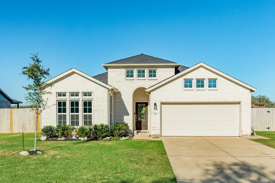 303 Twin Lakes Boulevard W, West Columbia, TX 77486 - #2