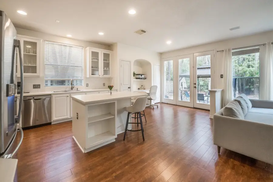 14 N Flickering Sun Circle, The Woodlands, TX 77382 - #2