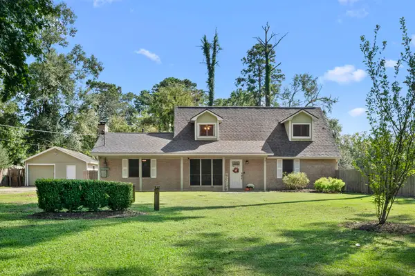 209 Hillcrest Drive, Conroe, TX 77303