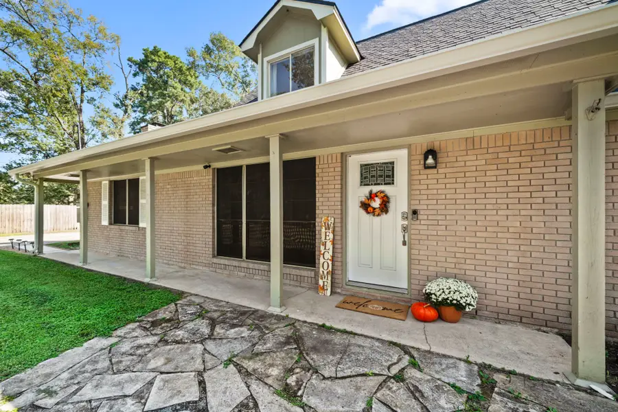 209 Hillcrest Drive, Conroe, TX 77303 - Image #3