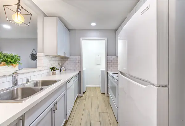 3929 Tanglewilde Street #3929, Houston, TX 77063