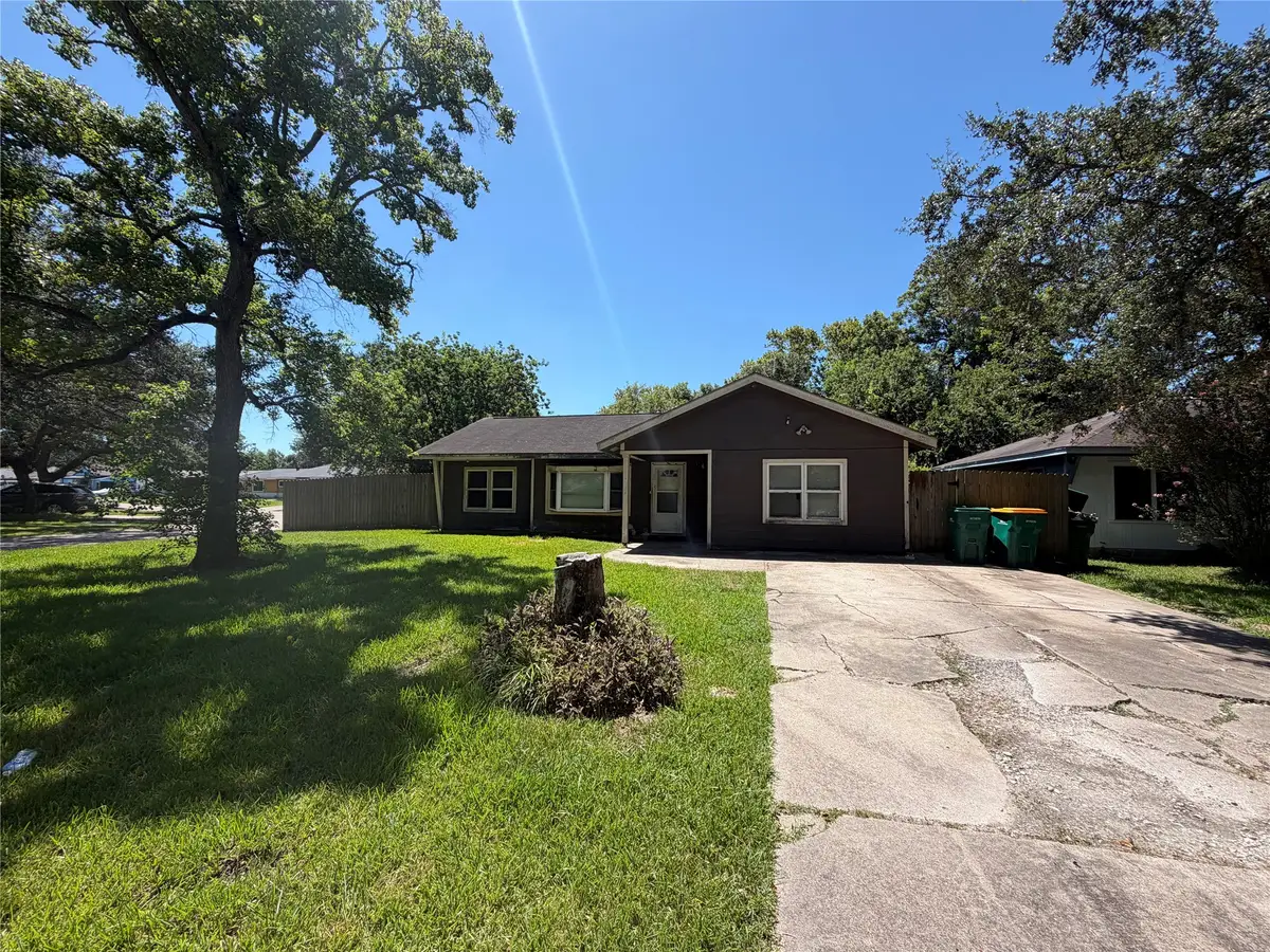 2631 N Camp Circle, La Marque, TX 77568 - #1