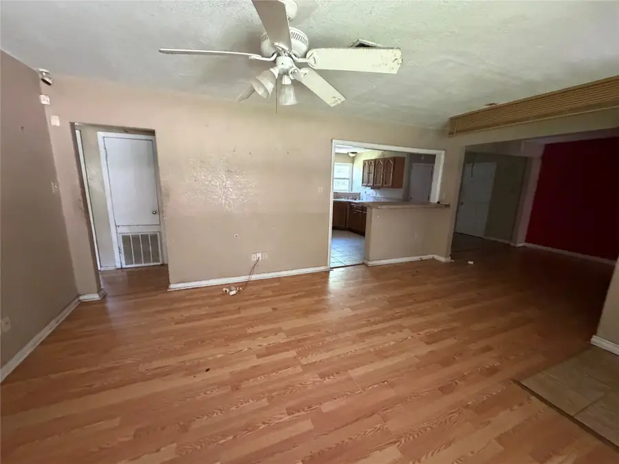 2631 N Camp Circle, La Marque, TX 77568 - #2