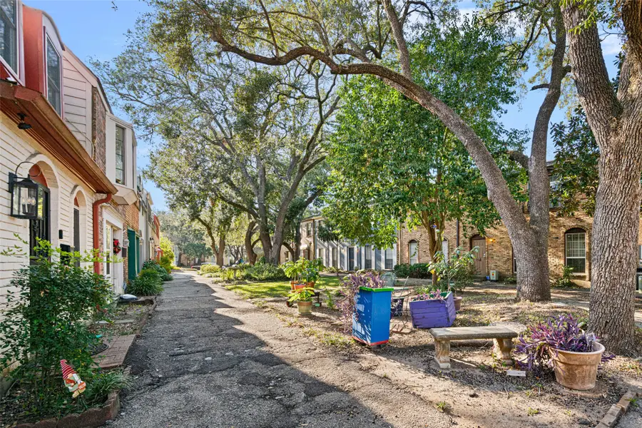 5204 Arboles Drive #L, Houston, TX 77035 - #2