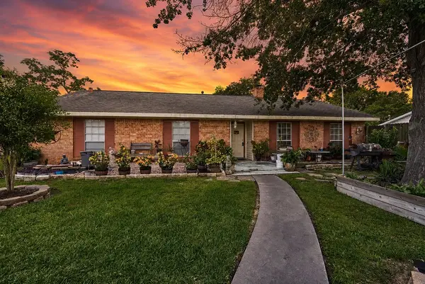 1409 Cedarbrook Court, Seabrook, TX 77586