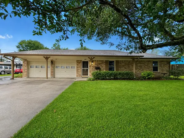 913 Cannan Drive, Angleton, TX 77515