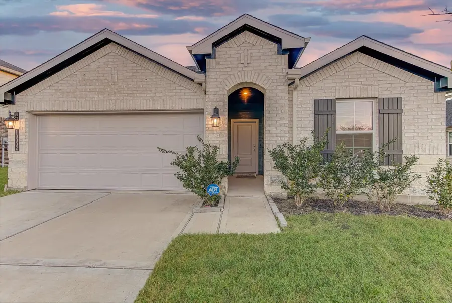 10002 Palm Royal Drive, Baytown, TX 77521 - Image #2