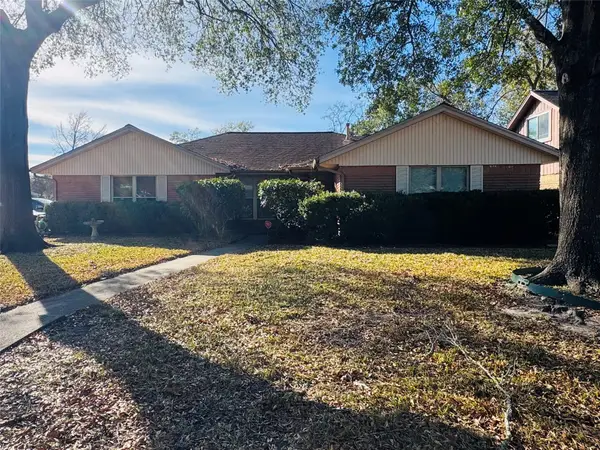 15718 Seavale Road, Houston, TX 77062