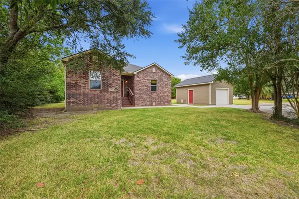 102 20th Avenue N, Texas City, TX 77590