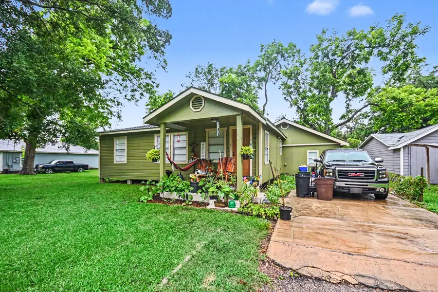 536 Montgomery Street, Clute, TX 77531 - #3
