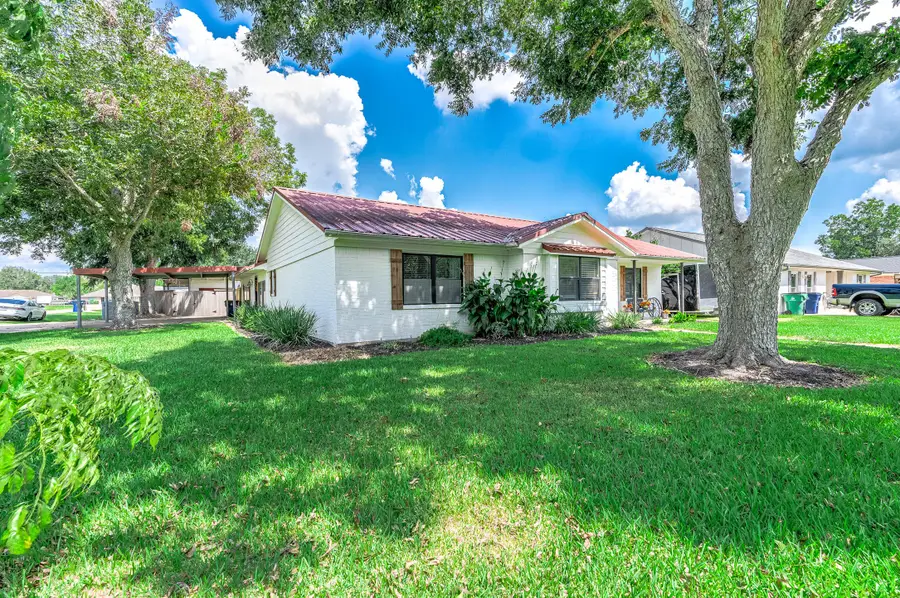 1403 Avenue F, Danbury, TX 77534 - #2