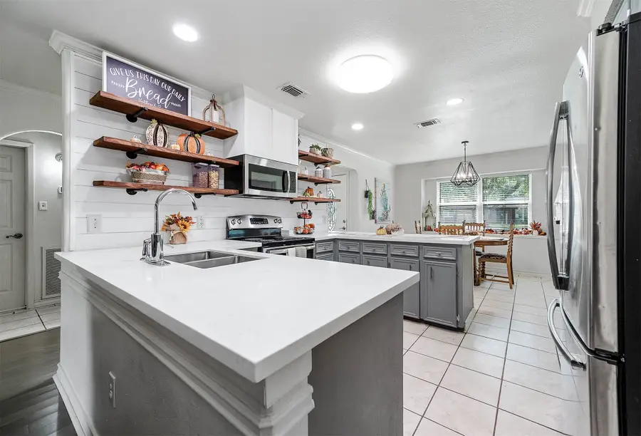 1403 Avenue F, Danbury, TX 77534 - #3