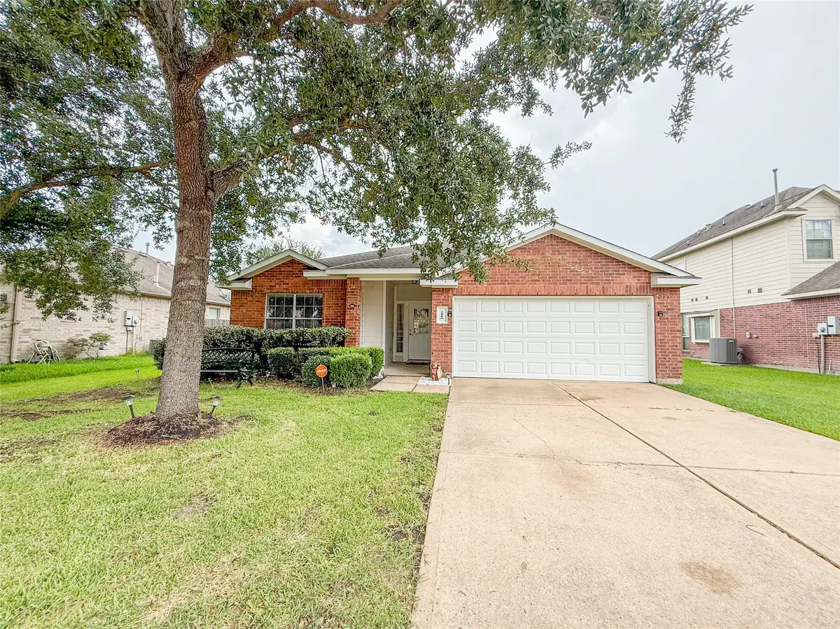 6009 Village Grove Drive, Pearland, TX 77581 - Image #1