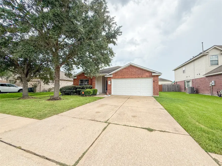 6009 Village Grove Drive, Pearland, TX 77581 - Image #3