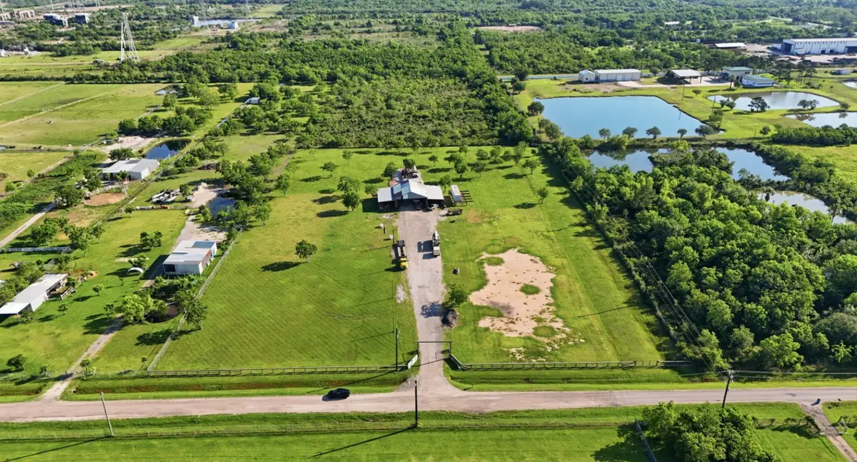 5704 Avenue Q W, Dickinson, TX 77539 - #1