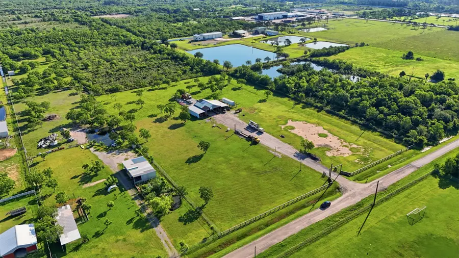 5704 Avenue Q W, Dickinson, TX 77539 - #2