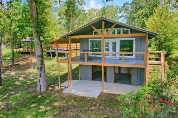 573 Hickory Hill Dr, Burkeville, TX 75932