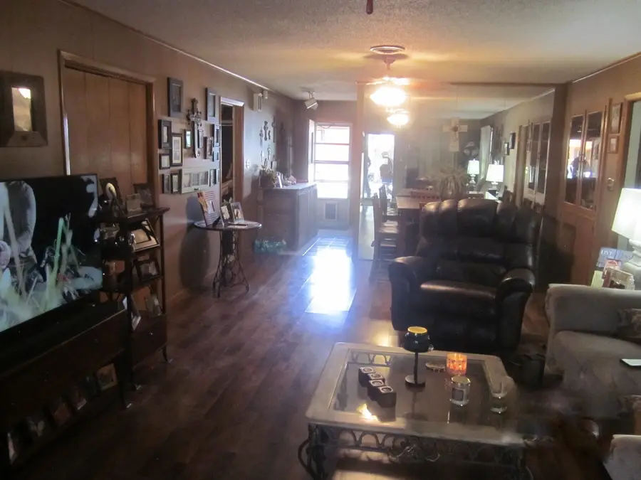 307 Avenue G Nw, Childress, TX 79201 - #2