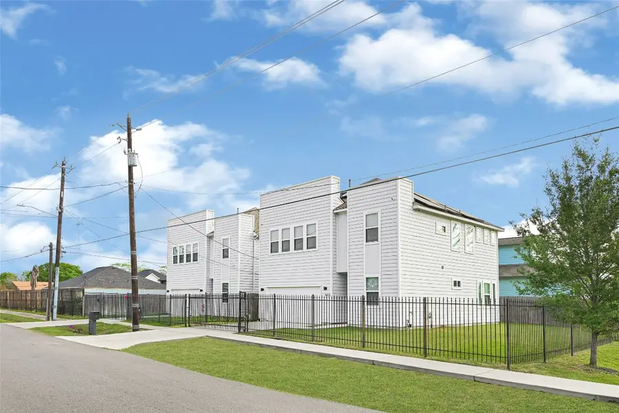 9431 Jutland Road, Houston, TX 77033 - #2