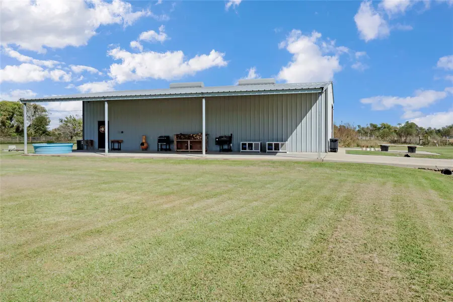 2923 County Road 209, Danbury, TX 77534 - Image #3