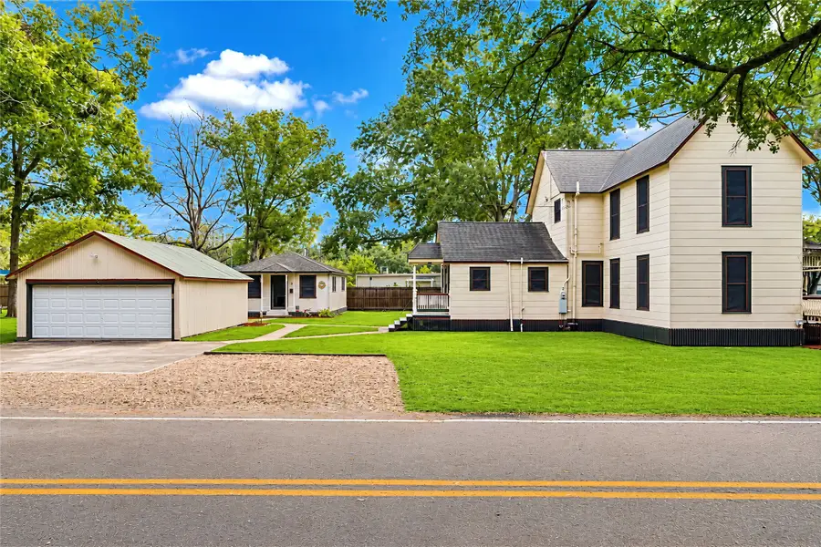 816 W Adoue Street, Alvin, TX 77511 - #3
