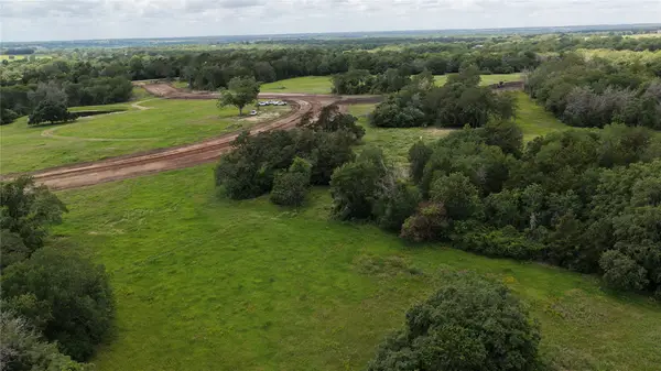 9 Hillwood Lane, Brenham, TX 77833