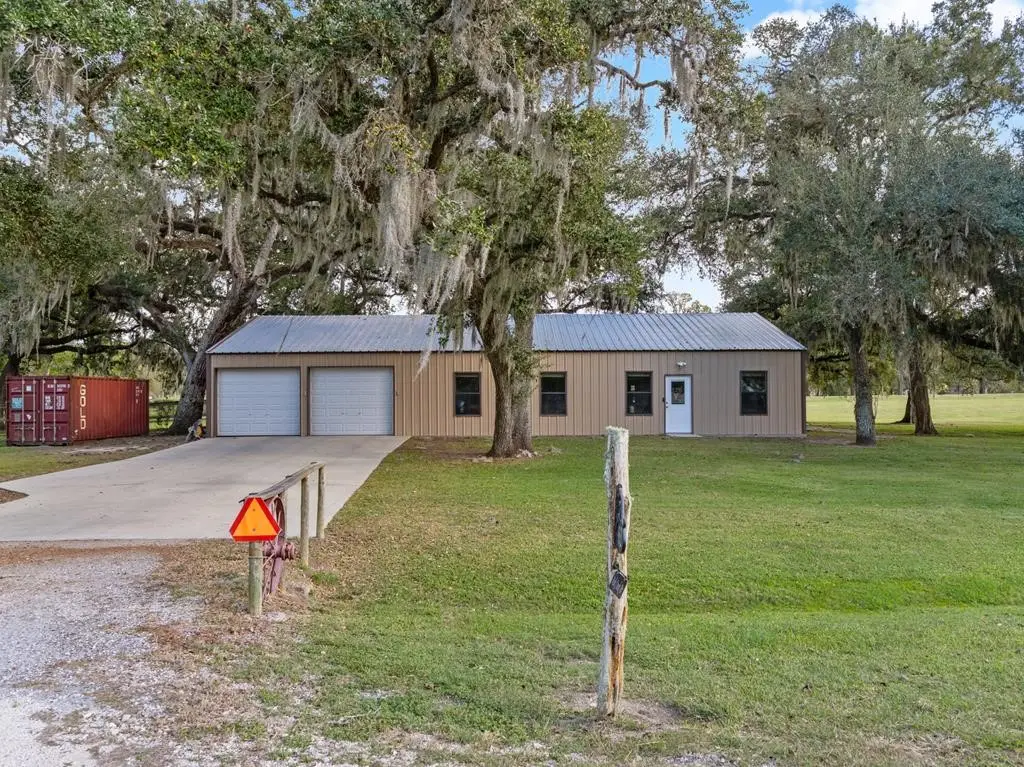 101 Oak Creek Drive, Van Vleck, TX 77482 - #1
