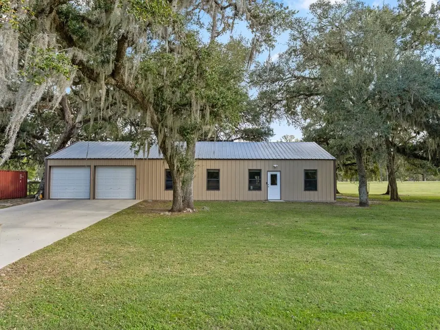 101 Oak Creek Drive, Van Vleck, TX 77482 - #2