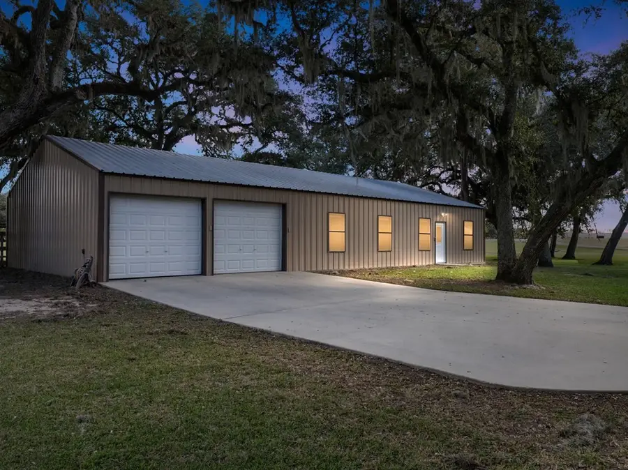 101 Oak Creek Drive, Van Vleck, TX 77482 - #3