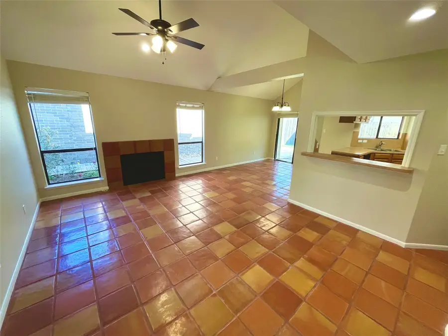 8235 Twin Tree Lane, Houston, TX 77071 - Image #3