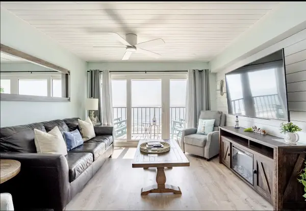 7310 Seawall Boulevard #806, Galveston, TX 77551