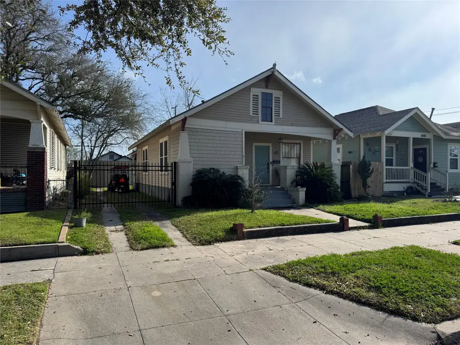 4419 Avenue Q 1/2, Galveston, TX 77550 - #3