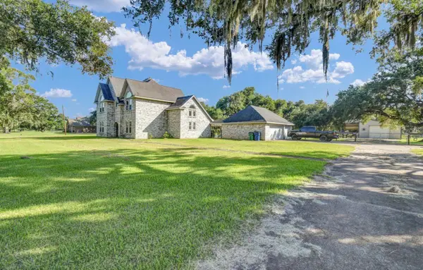1314 Remington Court, Angleton, TX 77515