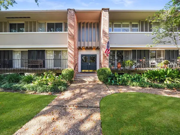 656 S Ripple Creek Drive #656, Houston, TX 77057
