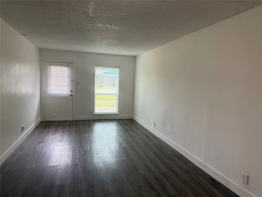 707 S 2nd Street, La Porte, TX 77571 - #3