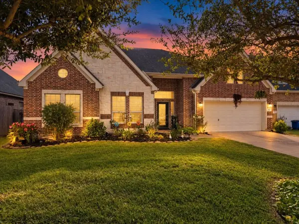 4329 S Meridian Greens Drive, Dickinson, TX 77539