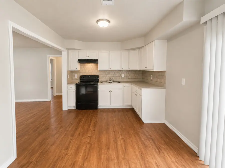 1521 4th Avenue N, Texas City, TX 77590 - #3