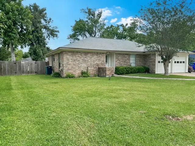 212 Dogwood Street, Lake Jackson, TX 77566 - #2
