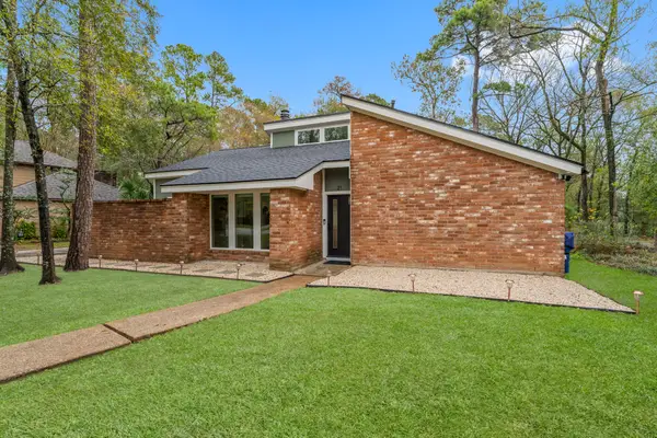 21 Crystal Lake Lane, The Woodlands, TX 77380