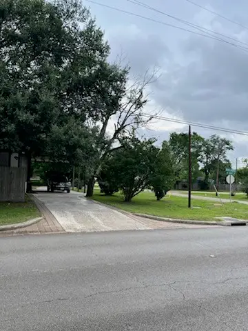 310 W Stewart Street, Willis, TX 77378 - #3