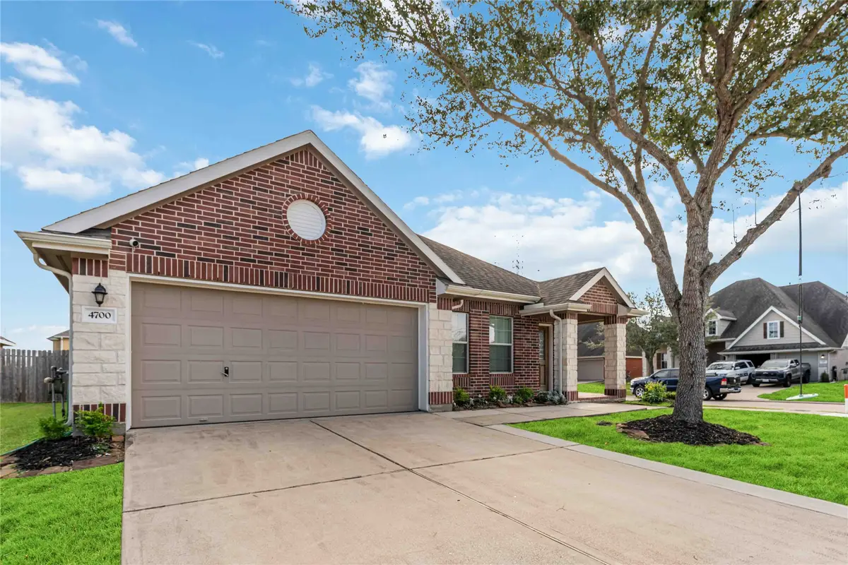4700 Lake Line Court, Alvin, TX 77511 - #1