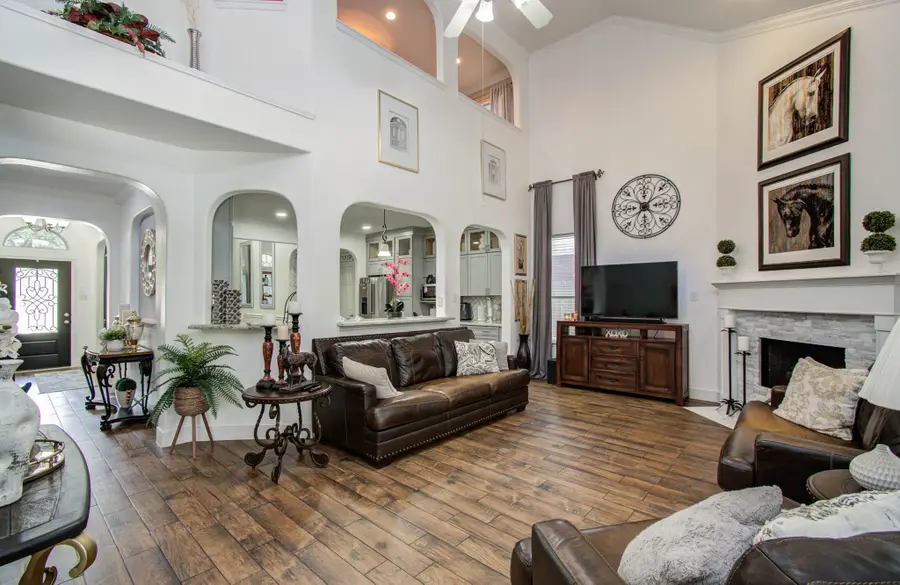 206 Boxwood Drive, Baytown, TX 77520 - Image #3